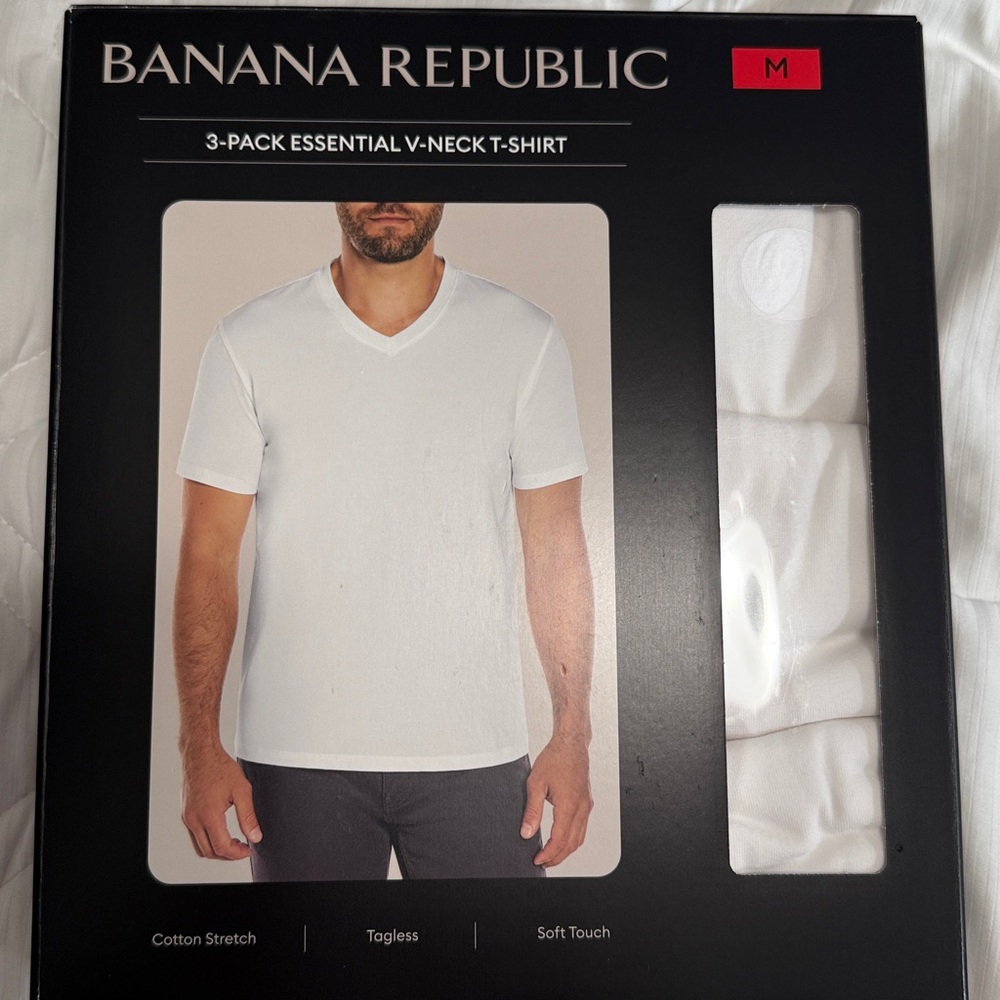 Banana Republic 3-Pack Essential White V-Neck T-Shirt size Medium NWT cotton